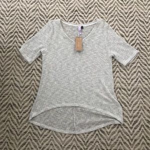 FRANCESCA’S HI-LO KNIT TOP